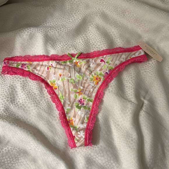 Lot of 7 Victoria’s Secret thongs - Picture 2 of 9